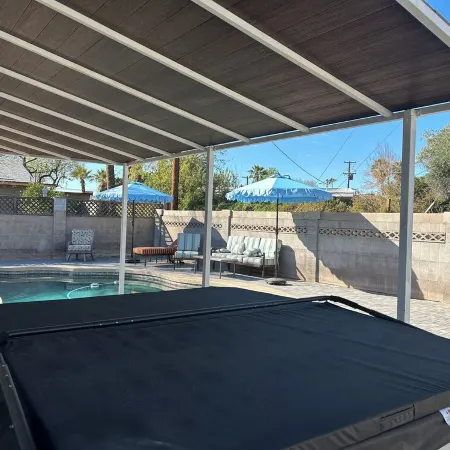 3-bedroom bungalow with pool and hot tub