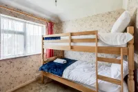 Kidlington 3 Br House with Parking & Large Garden