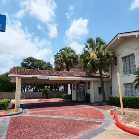 Motel 6 Baytown, TX - Garth Rd