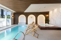 Hotel Salona Palace - piscina
