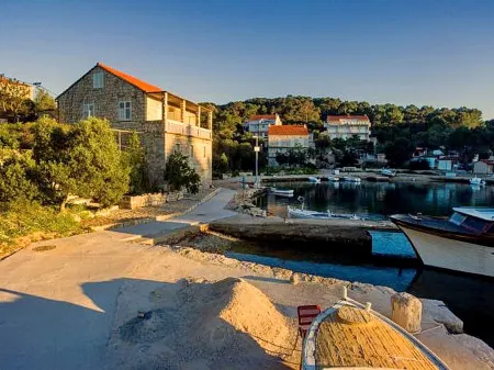 Guest House Kiko Отели в г. Помена