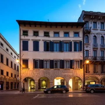 Mercatovecchio Luxury Suites Hotels near Udine