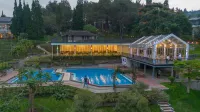 Lembang Asri Resor - piscina