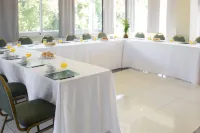 Portal Plaza Suites - فطور