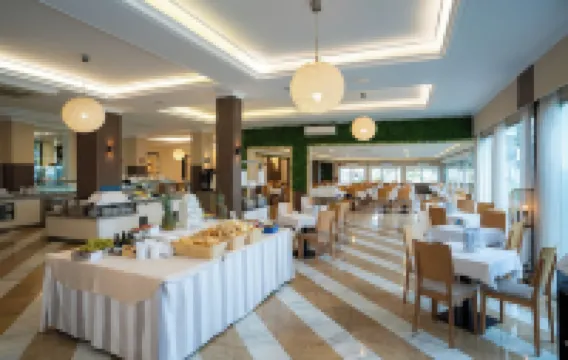 โรงแรมลาบาราคูด้า โรงแรมในทอร์เรโมลินอส