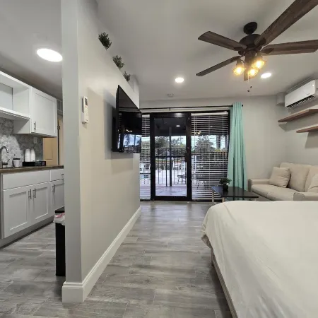 Sunny Palms Inn