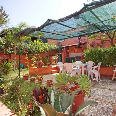 Villetta Santa Lucia Con Patio e Giardino by Wonderful Italy