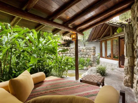 Inkaterra Machu Picchu Pueblo Hotel Отели рядом с достопримечательностью «Temple of the Condor»