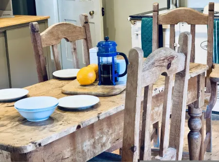 Huckleberry Farm - from 1000 Per Night Отели в г. Марафелт