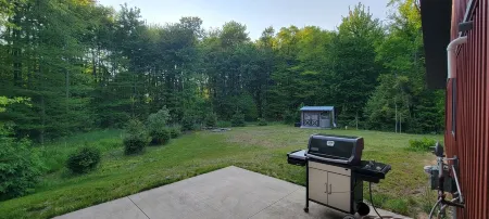 Cozy new built home for 2, country living with city near by