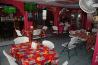 Hotel Coastalbay 2 & Golf Cart Rental - Bữa sáng