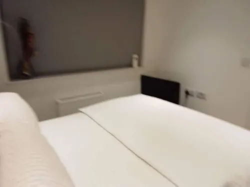 5 Mins to East Croydon Station with Concierge Hotels in Purley