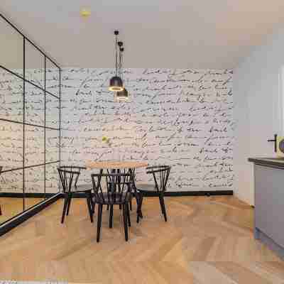 Apartamenty Lalka by ShortStayPoland Dining/Meeting Rooms