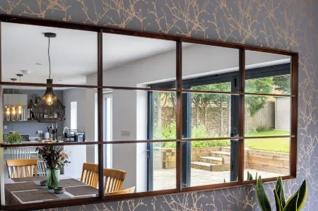 Stunning 5 Bed in the Centre of Bourton