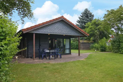 Log Cabin in Damp Near Baltic Sea Beach - Parkplatz