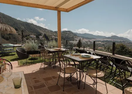 Posada Morisca Charming Hotel Boutique Отели рядом с достопримечательностью «Mirador Barranco del Rio Higueron»