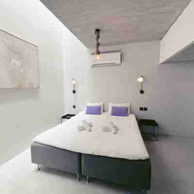 Spacious 1BR Penthouse With a Rooftop Terrace Rooms