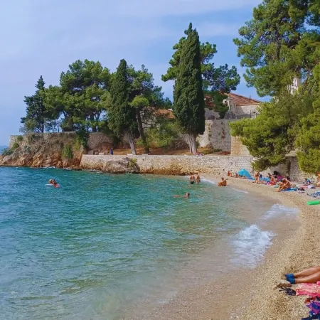 Stone house Dragan in the very center, with pool table, two balconies and the sea view