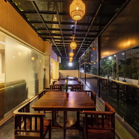 Hiwa Boutique Hotel Отели рядом с достопримечательностью «Конгресс-центр Subham»