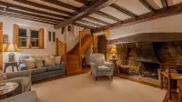 Stunning 4-Bed Thatched Cottage in Oxfordshire! Hotel a Little Tew