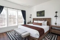 Spillway Lodges Hotels in Helena Township