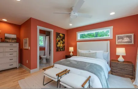 Hot Tub Nestled in the Forest w Chef s Kitchen Отели рядом с достопримечательностью «Блу-Ридж-Паркуэй»