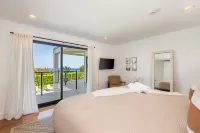 Malibu Luxury 4 BR Home w Pool and Ocean Views