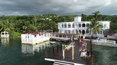 Waters Edge Guest House Hotel a 