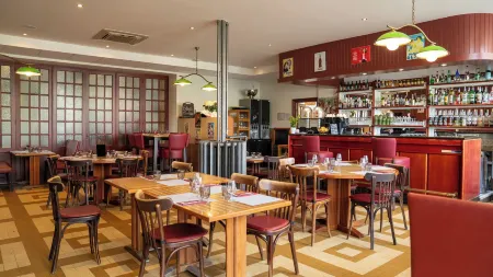 Le Relais du Canalou Отели в г. Дигуэн