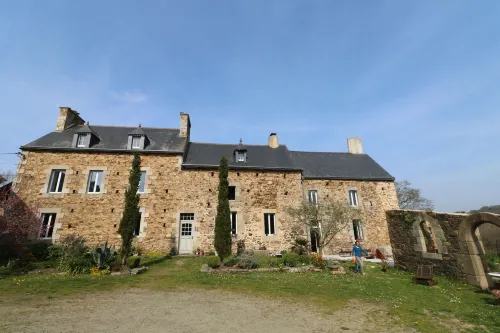 Le Manoir de Panduonec Hotels in Ploumagoar
