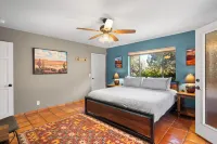 Uptown home, Heated Pool, Hot Tub, Amazing Views