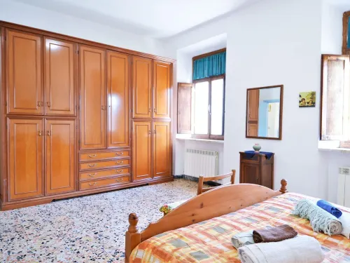 Apartment for 5 with Pool - parking