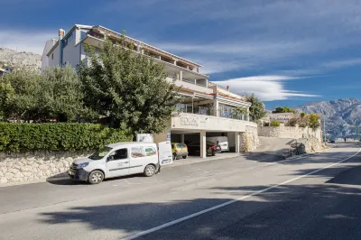Rogač Rooms & Restaurant Hotels near Plaža Ravnice