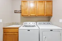 Family home -desirable neighborhood w/ pool access - ヴィラ