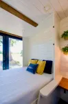 Stylish Container Retreat - LED Rooftop Deck, Custom Shower Hotels in McLennan County