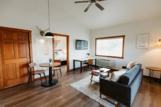 Charming Suite with Full Kitchen and Electric Desk - Cozy Retreat