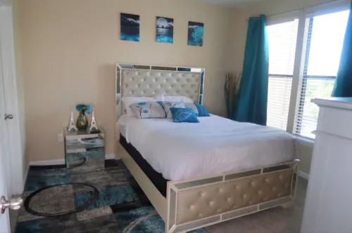 Sunset Stays w/2QB/Balcony/ 3 Mins from Shopping & Dining