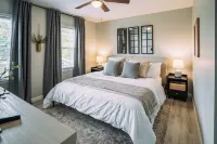 Peaceful Retreat w/Backyard-3BR-Free Parking Hotels in Vanderburgh County