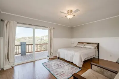 All yours! Tranquil & serene Hill Country family home on Lake Travis in Austin.