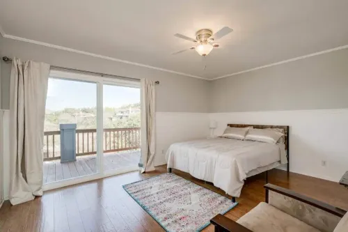 All yours! Tranquil & serene Hill Country family home on Lake Travis in Austin.