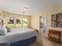 Bright Water Sunrise Home at Wapato Point Resort 5-bed Close to Sandy Beach/Pool Hotels in Manson
