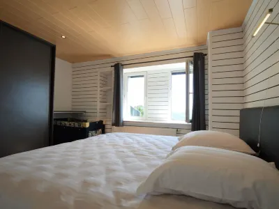 Holiday Home in Rochehaut with Fenced Garden