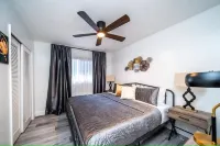 Villa in Fort Lauderdale Waterfront Heated Salt Pool Tiki Free EV charging Kayak