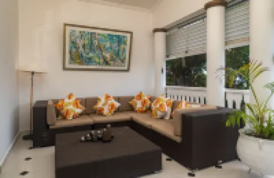 2 Bed Villa - Sleeps 4 - Pets - Pool - Garden