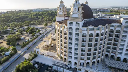 J'Adore Deluxe Hotel & Spa