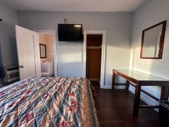 Unity Hotel - No Parking & Rooms Are Upstairs