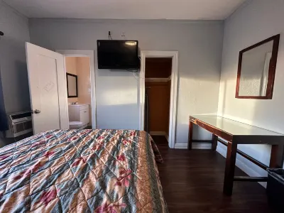 Unity Hotel - No Parking & Rooms Are Upstairs
