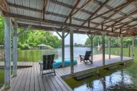 Hummingbird Home by AvantStay Boat House Dock