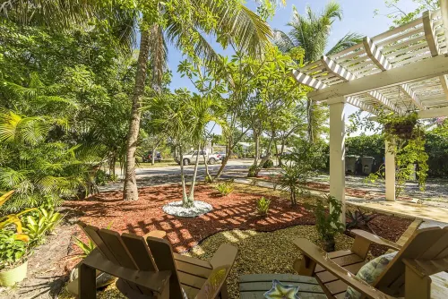 Newly Renovated, Private Studio - 10 minutes to the Beach/Downtown