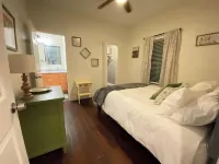 Cozy Retreat + Game Room 2 Blocks from Downtown Hotels near Main Plaza